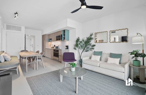 Downtown Miami Apartment | Oceanfront Views | Pool, Gym, Balcony, Downtown