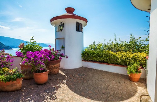 South Shore Hotel Area Villa | Oceanfront Villa - Amazing Views