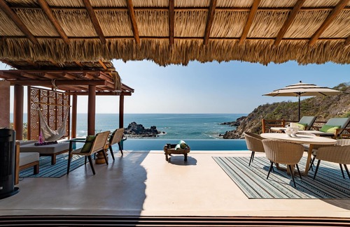 Santa Maria Huatulco Villa | Oceanfront Villa in Gated Community + Amenities