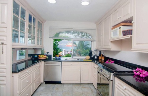 La Punta House | Oceanfront Villa in Exclusive Gated Community