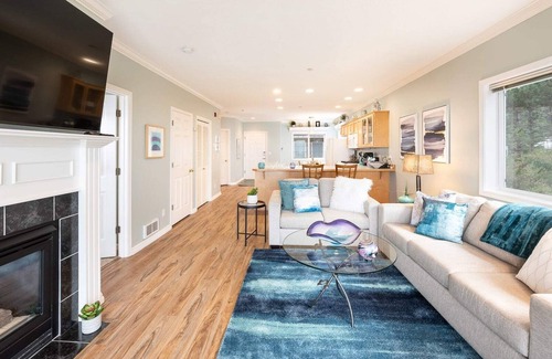 Depoe Bay Condo | Oceanfront, Whale Watching, Pool - Sunset Serenity