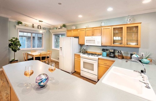 Depoe Bay Condo | Oceanfront, Whale Watching, Pool - Sunset Serenity