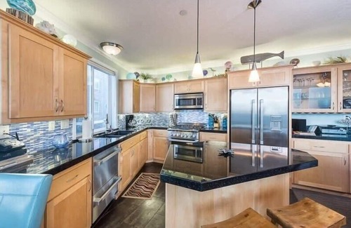 Depoe Bay Condo | Oceanfront, Whales & Hot Tub | The Pointe