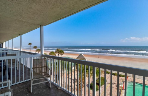 Ortona Park House | Oceanfront with Kitchen and Wifi Sleeps 6