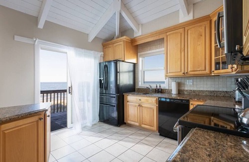 South Nags Head House | Oceanfront with Panoramic Views, Newly Renovated!
