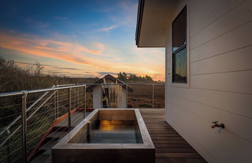 Bodega Bay House | Oceanfront Zen Hot Tub Fireplace Fast Wi-Fi