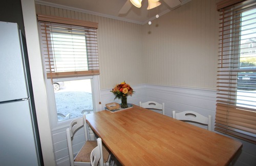 East Sandwich Cottage | Oceanside B - Coastal East Sandwich Retreat w/ocean views, washer/dryer!