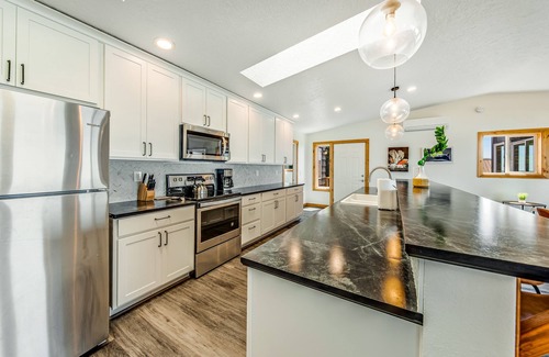 Edgewater Shores Cottage | Oceanside Big Stump Beach getaway with hot tub & ocean views - dog-friendly