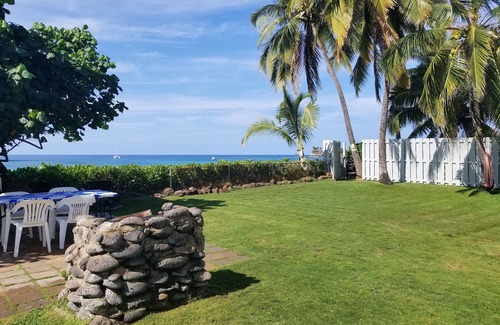 Makaha House | Oceanside Bungalow on beautiful Makaha Beach. Great surfing and snorkeling
