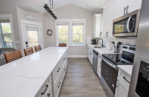 Corolla House | Oceanside, Comm Pool! Lighthouse Views! Close to beach, BC18B, Oh Whale