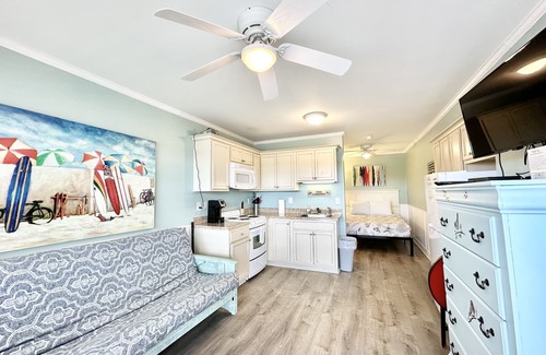 Atlantic Beach Condo | OCEANSIDE COMMUNITY Private Beach Access Pool WiFi Kitchen BBQ Grill