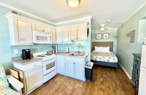 Atlantic Beach Condo | OCEANSIDE COMMUNITY Private Beach Access Pool WiFi Kitchen BBQ Grill