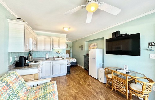 Atlantic Beach Condo | OCEANSIDE COMMUNITY Private Beach Access Pool WiFi Kitchen BBQ Grill