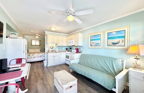 Atlantic Beach Condo | Oceanside Community 50 STEPS from PRIVATE BEACH WiFi Kitchen Pool BBQ Grill