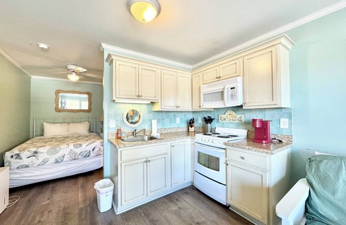 Atlantic Beach Condo | Oceanside Community 50 STEPS from PRIVATE BEACH WiFi Kitchen Pool BBQ Grill