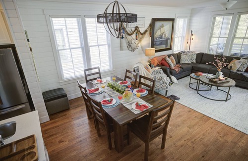 Seabrook House | Oceanside - Dog Friendly - 3pm Checkout