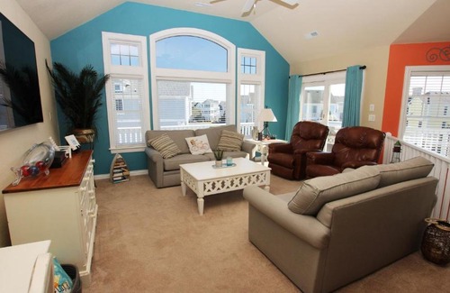 Buck Island House | Oceanside, Dogs Welcome, Hot Tub, Close to Shopping, BU13A, Tropical Dreams A