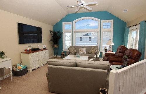 Buck Island House | Oceanside, Dogs Welcome, Hot Tub, Close to Shopping, BU13A, Tropical Dreams A