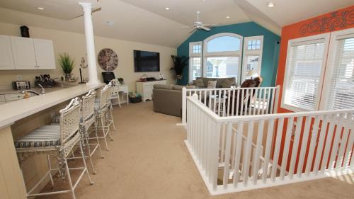 Buck Island House | Oceanside, Dogs Welcome, Hot Tub, Close to Shopping, BU13A, Tropical Dreams A