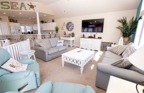 Buck Island House | Oceanside, Dogs Welcome, Hot Tub, Close to Shopping, BU13A, Tropical Dreams A