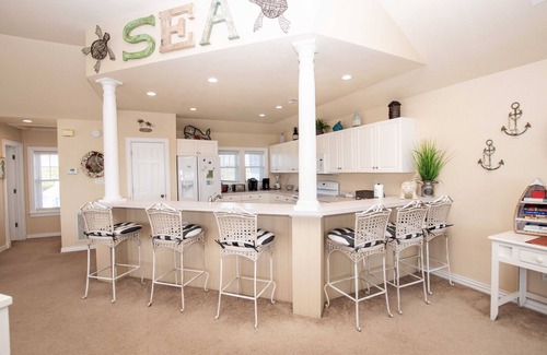 Buck Island House | Oceanside, Dogs Welcome, Hot Tub, Close to Shopping, BU13A, Tropical Dreams A