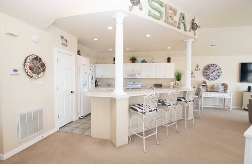 Buck Island House | Oceanside, Dogs Welcome, Hot Tub, Close to Shopping, BU13A, Tropical Dreams A
