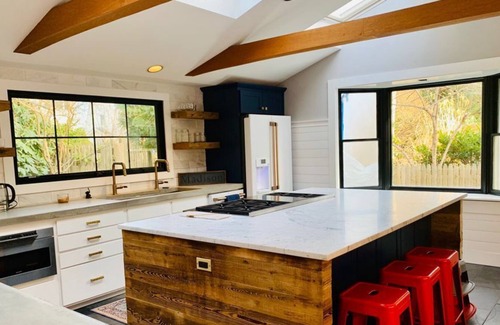 Madison Center House | Oceanside Escape