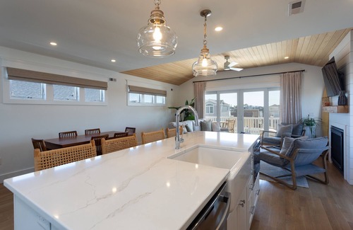 Ship Bottom House | Oceanside home - 2 min walk to the beach! Ocean & bay views!
