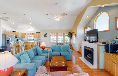 Ocean Hill House | Oceanside In Corolla w/Private Pool, Hot Tub & Rec Room w/Pool Table
