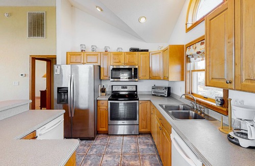Ocean Hill House | Oceanside In Corolla w/Private Pool, Hot Tub & Rec Room w/Pool Table