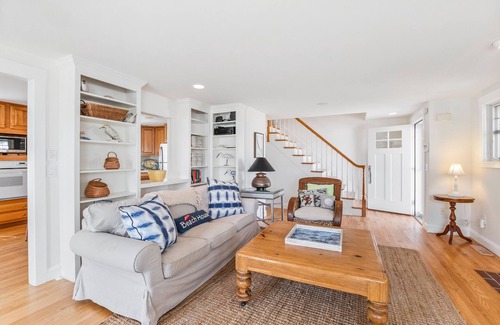 Rye House | Oceanside! Listen to the waves! Labor Day week Avail! Great week at Beach!