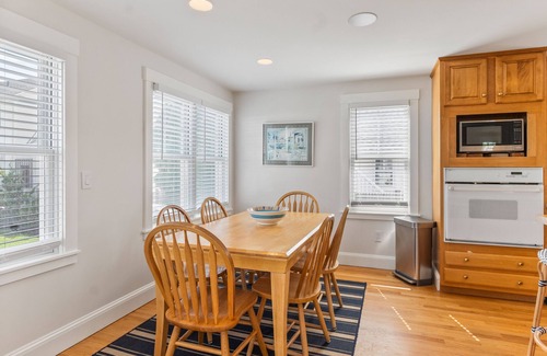 Rye House | Oceanside! Listen to the waves! Labor Day week Avail! Great week at Beach!