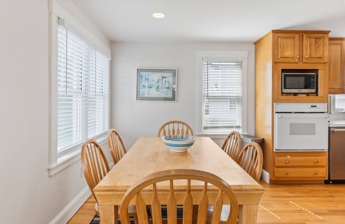 Rye House | Oceanside! Listen to the waves! Labor Day week Avail! Great week at Beach!