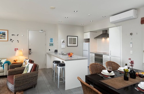 Paihia House | Oceanside - Paihia Waterfront Apartment