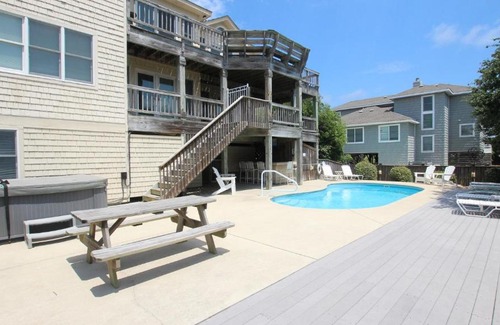 Corolla Light House | Oceanside, Private Pool, Hot Tub, Close to the Beach Access, 225, Glory Be