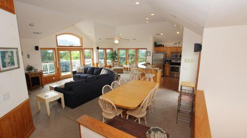 Pine Island House | Oceanside, Rec Room, Priv Pool, Hot Tub, Close to Beach Access, PI161, St Nicks