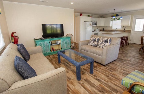 Kitty Hawk House | Oceanside, Screened Porch, Close to Shopping and Restaurants! KH146, Camelot