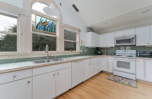 Duck House | Oceanside with Short Walk to Beach, Community Pool, Open and Airy Living.