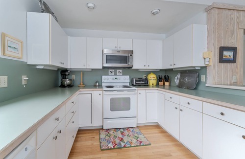 Duck House | Oceanside with Short Walk to Beach, Community Pool, Open and Airy Living.