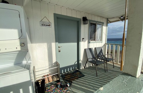 Nanakuli House | Oceanview 1-bedroom house with WiFi and AC in Waianae Foot Hills for long stays.