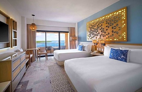 Zona Hotelera Resort | Oceanview 3-Room Luxury Suite + Soaking Tub - Wyndham Grand Cancun Resort