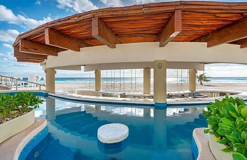 Zona Hotelera Resort | Oceanview 3-Room Luxury Suite + Soaking Tub - Wyndham Grand Cancun Resort