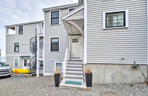 Rockport Apartment | Oceanview and downtown with direct beach access 1 Bed 1 Bath