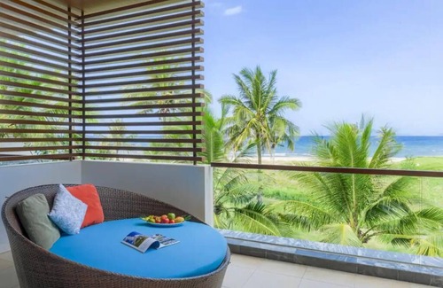 Ngu Hanh Son House | Oceanview Beachfront Villa With Pool & Garden