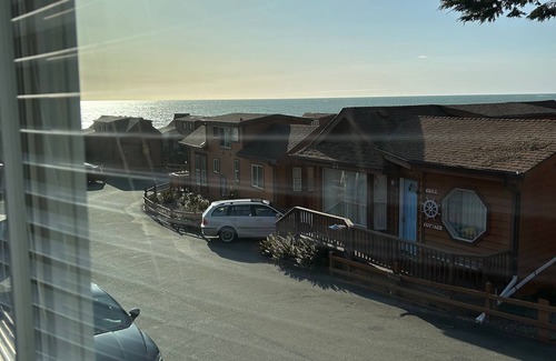 Smith River Apartment | Oceanview Cabin 21 Jacuzzi Large Deck w View