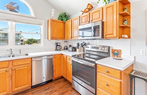 Colington House | Oceanview Comfort | Steps to Beach in OBX