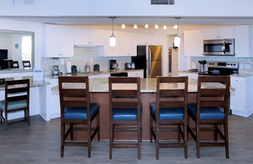 Winthrop Holding Condo | Oceanview Condo with Balcony & Full Kitchen