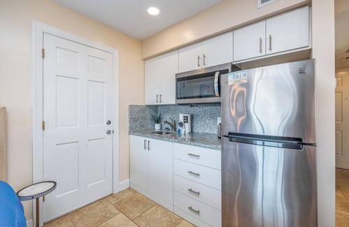 Myrtle Beach Condo | Oceanview cozy couples oasis studio pools hot tub wifi walk to attractions!