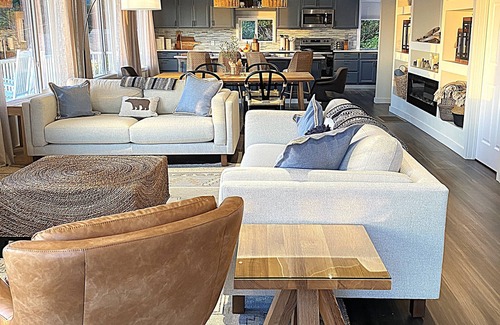 Yachats House | Oceanview Designer Family Home – Walk to Beach, Deck, Firepit, Office, Pets
