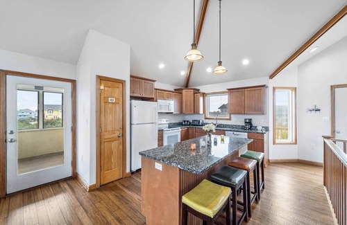 Waves House | Oceanview Dog Friendly w/Saltwater Pool, Hot Tub, Game Room, Beach Nearby